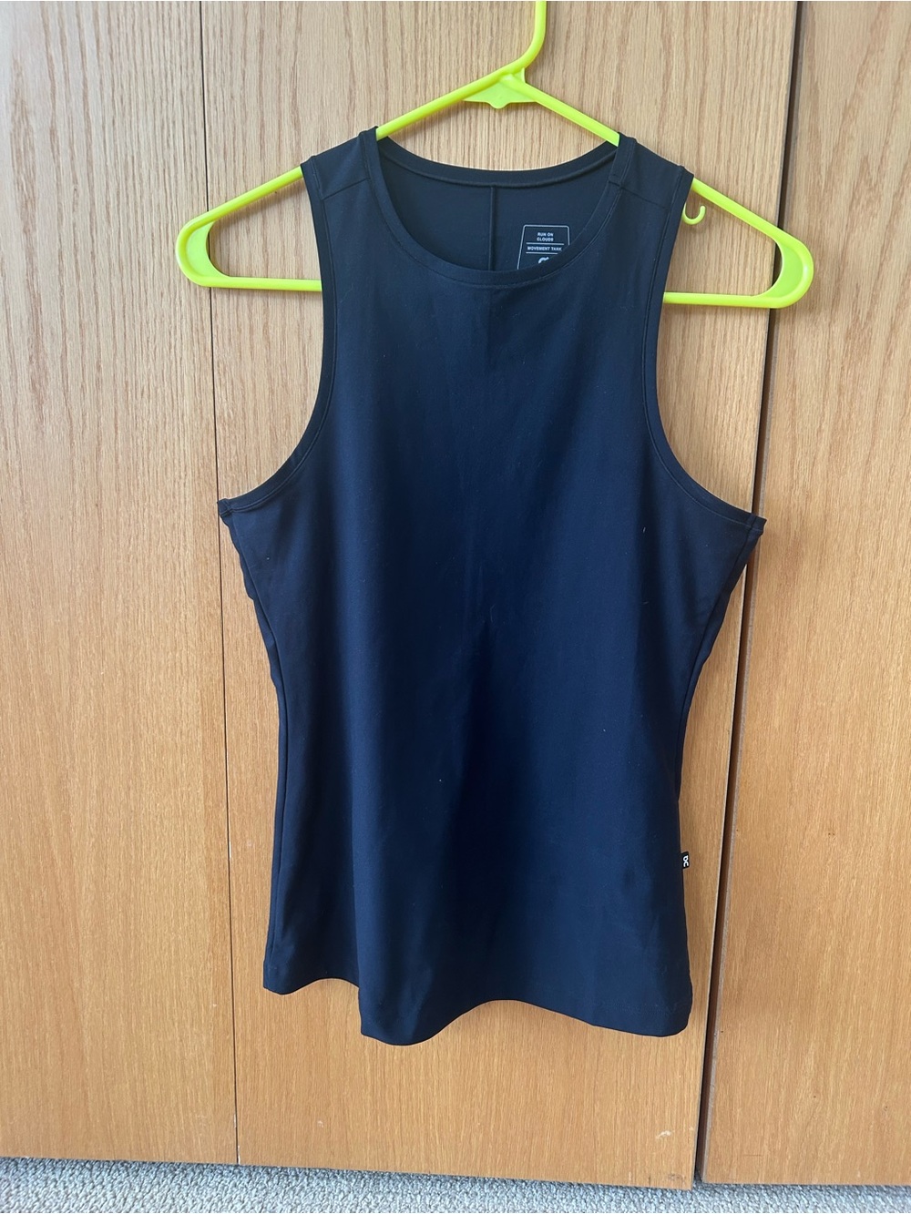 ON Run on Clouds Movement Tank small, Swiss Engineering. Black, size small